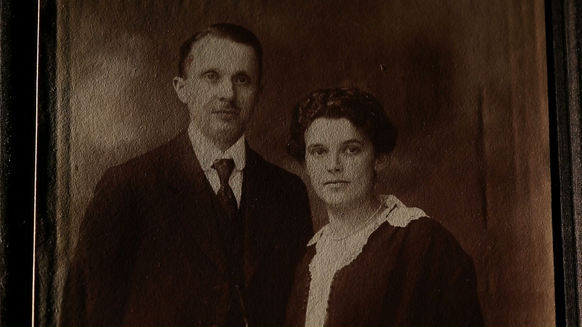 Diana i Julie Budisavljević 1916. godine